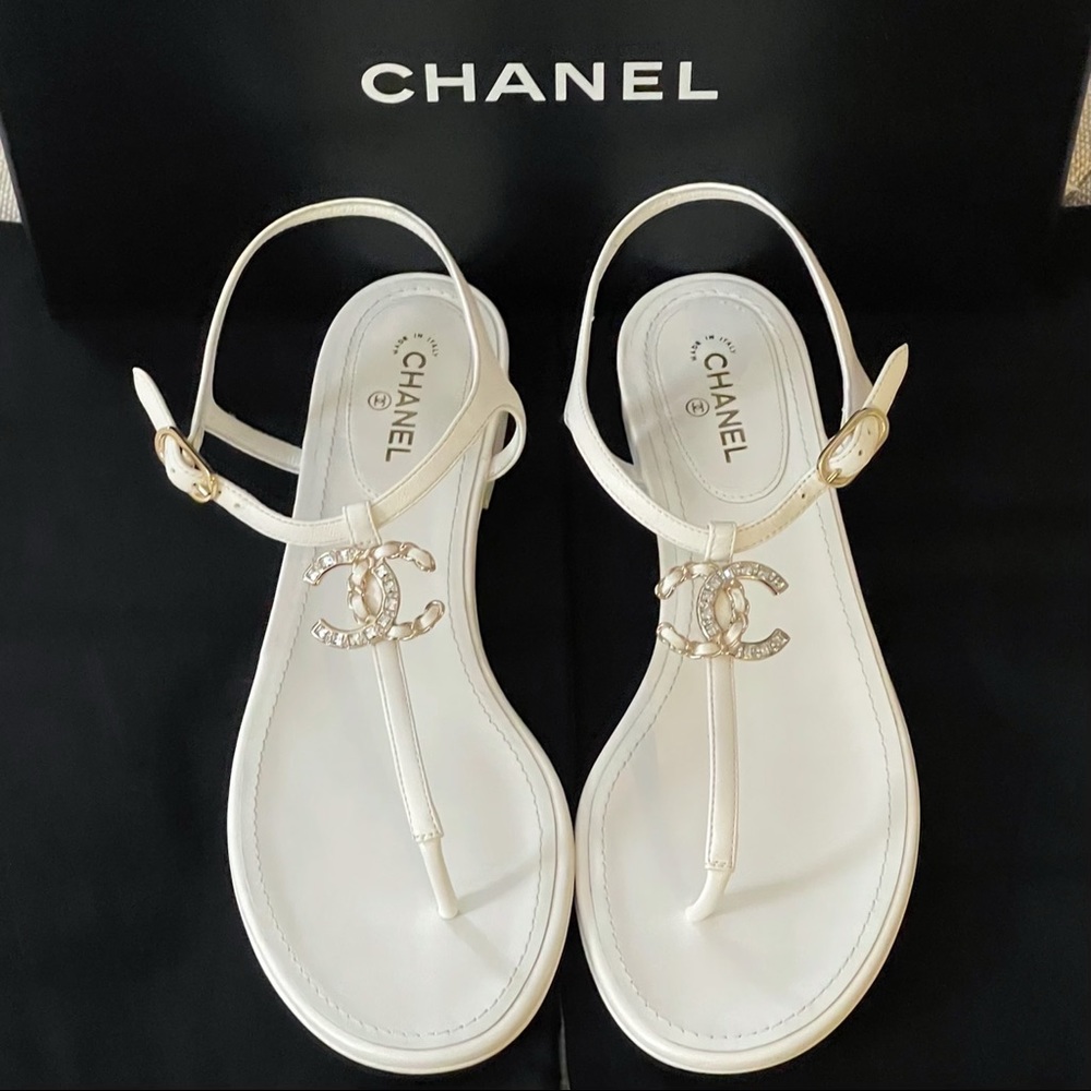 NWT! 💎Authentic Chanel white sandal